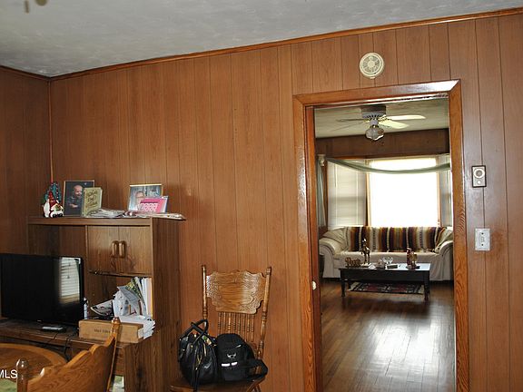5th image of 113 E Millpond St