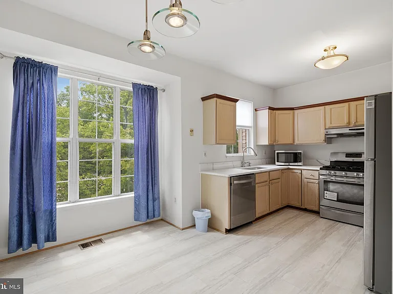 2449 Clover Field Cir — Photo 15