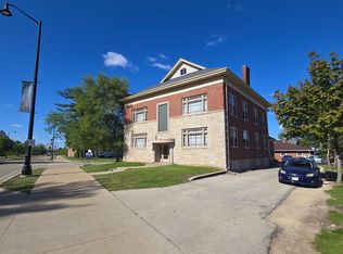 1904 N Main St, Rockford, IL 61103