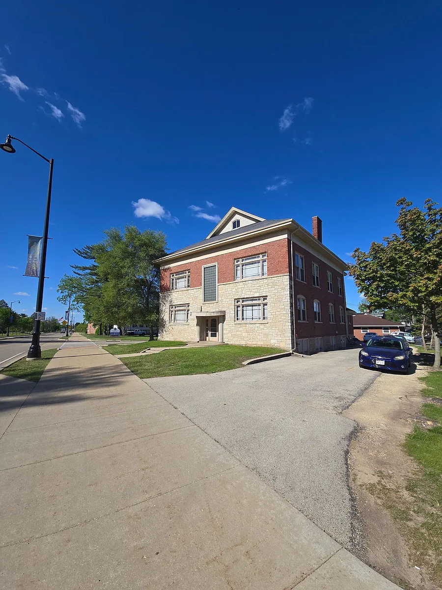 Building Photo - 1904 N Main St