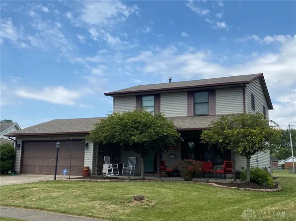 766 Greyhound Dr, New Lebanon, OH 45345