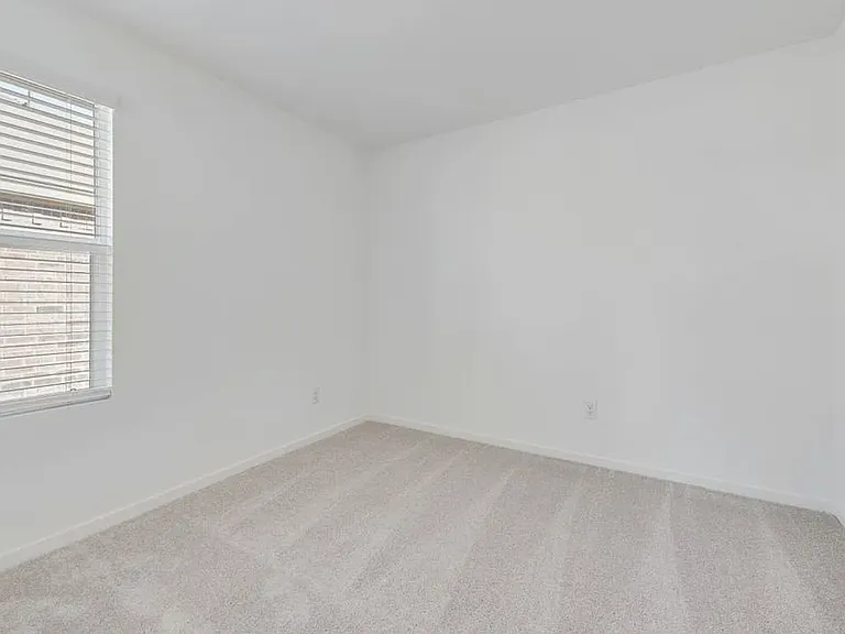 10025 Southwest Dr — Photo 15
