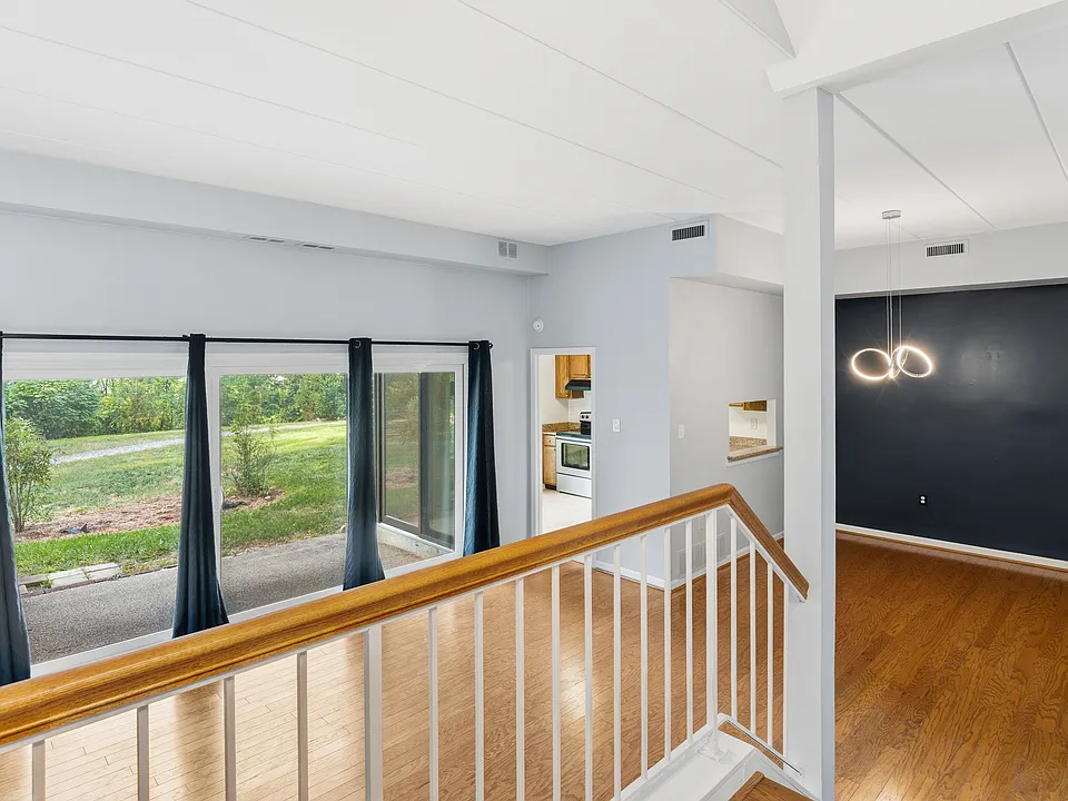 100 Roberts Ln #101