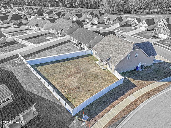 5th image of 601 Knoll Circle