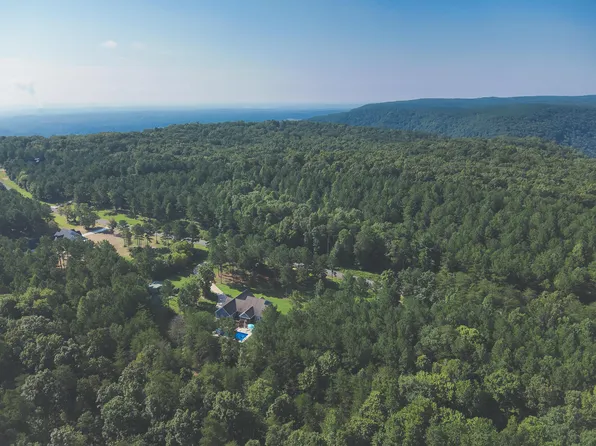 833 Highgate Point, Soddy Daisy, TN 37379