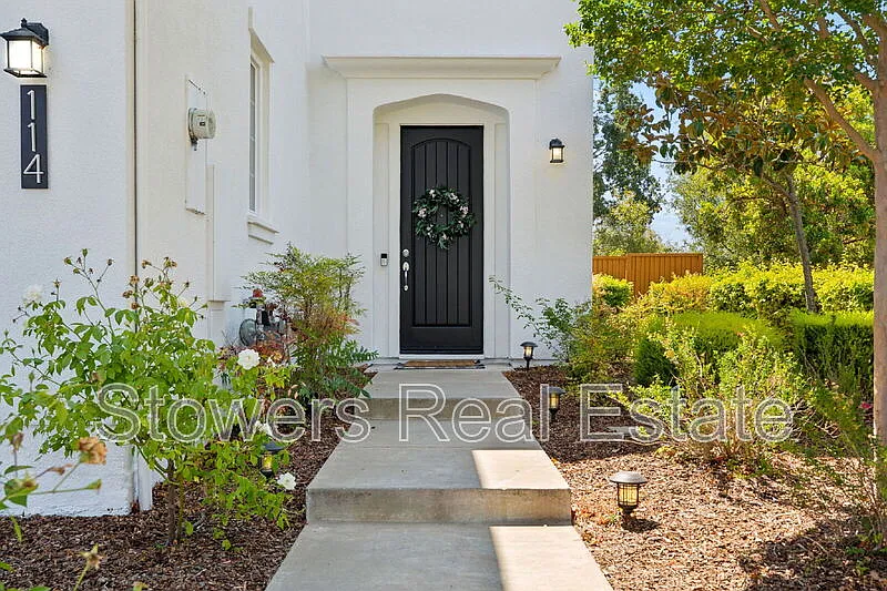5 bed, 3.0 bath, 2247 sqft, $4,695 — Photo 2