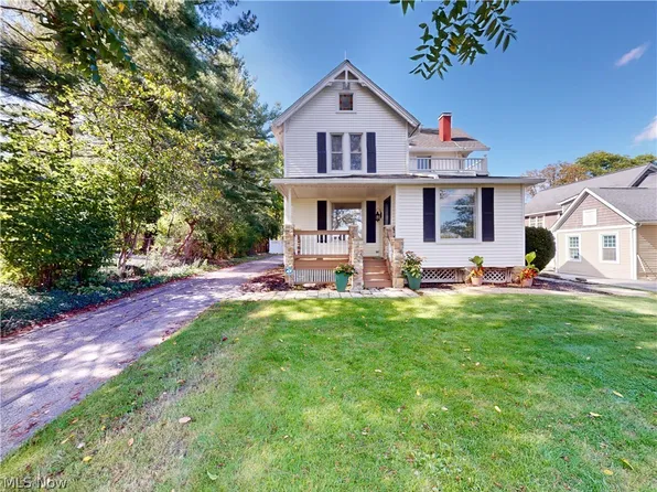 218 Bentleyville Rd, Chagrin Falls, OH 44022