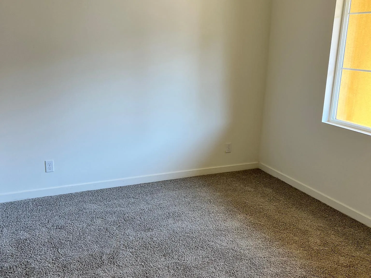 13811 Valley View Ave — Photo 2