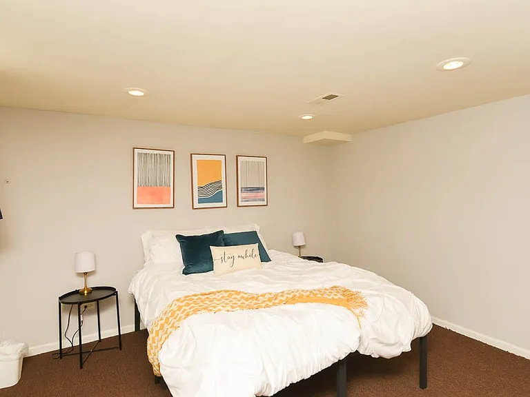 1358 W Barry Ave #W2 — Photo 11