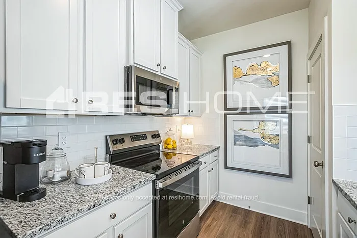 3 bed, 2.5 bath, 1467 sqft, $1,799 — Photo 4