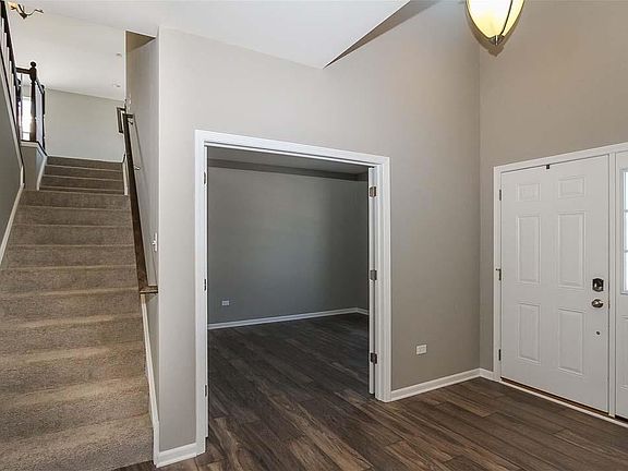 Located on 0027 in The Oaks At Churchill Club in Oswego, IL