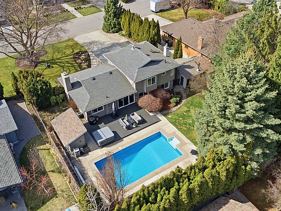 2nd image of 4337 Dunvegan Ct