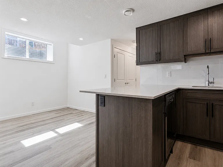 25B Yorkstone Row SW #25B — Photo 5