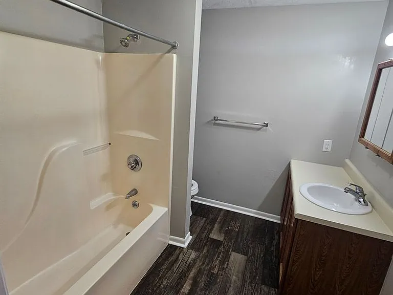 Castle Terrace Apartments — Photo 9
