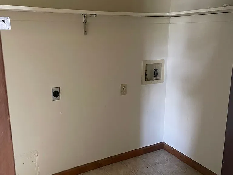 200 Maple Ave — Photo 23