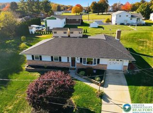 91 Birchwood Dr, Nazareth, PA 18064