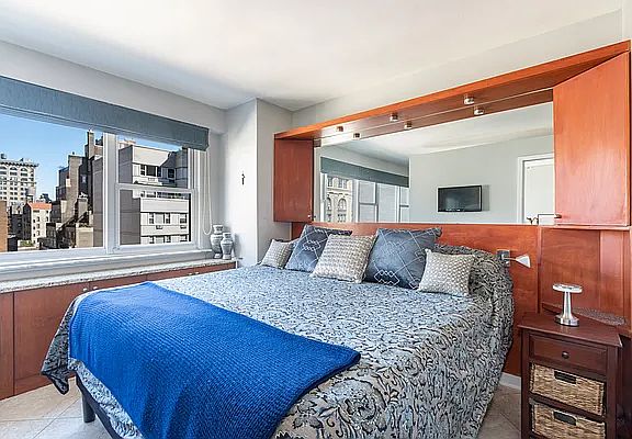 4th image of 101 W 12th St APT 15L