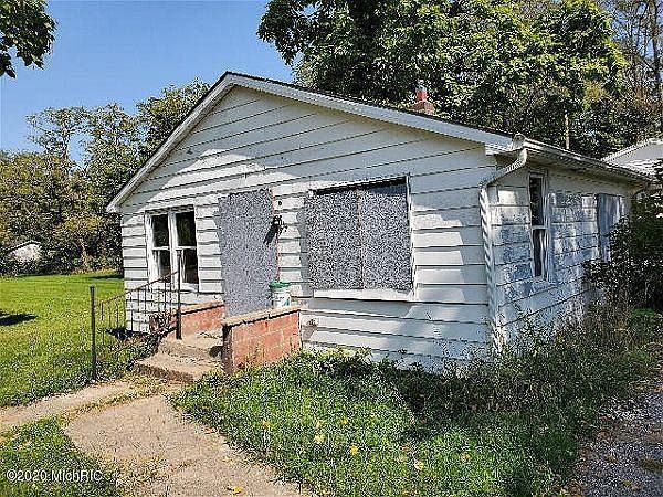 1st image of 227 Andrew St