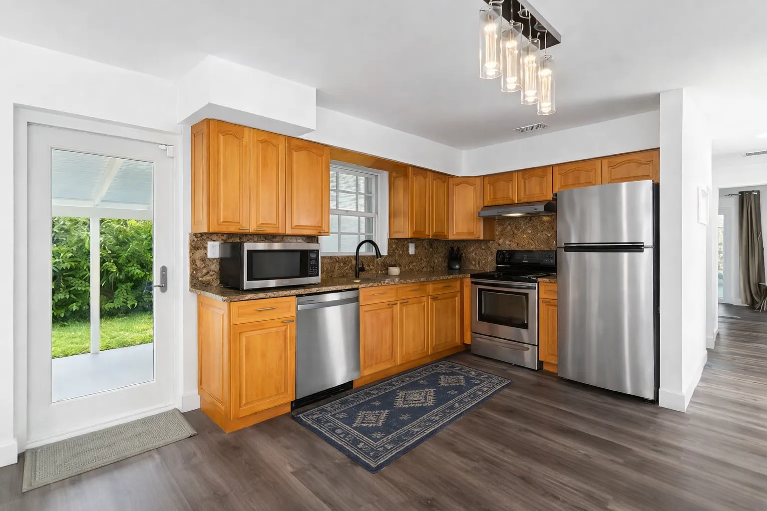 3 bed, 1152 sqft, $10,000 — Photo 3