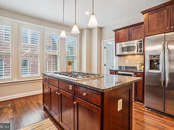 4th image of 2603 S Kenmore Ct
