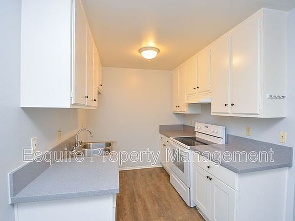 3rd image of 1920 Los Feliz Dr #1940T