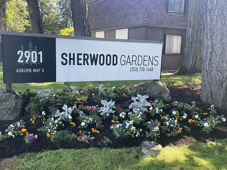 Sherwood Gardens — Photo 65