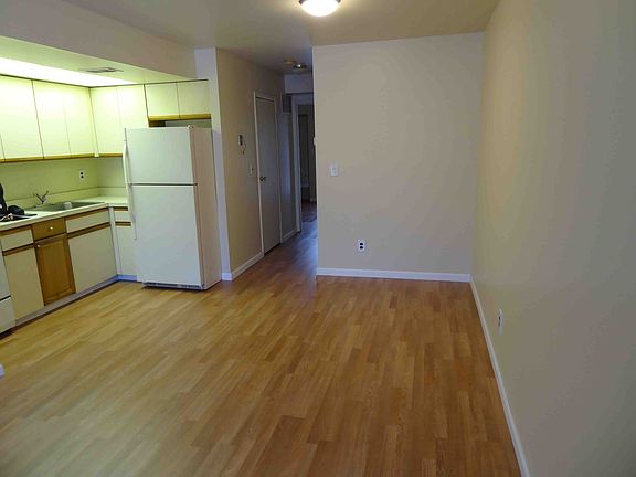 3rd image of 20 Abingdon Ave