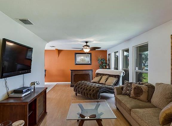 2nd image of 609 SE 24th St
