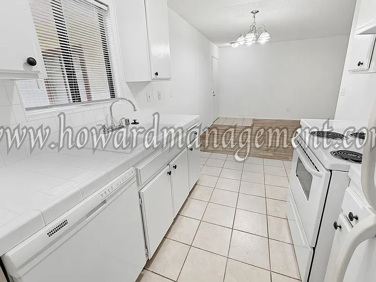323 Bicknell — Photo 9