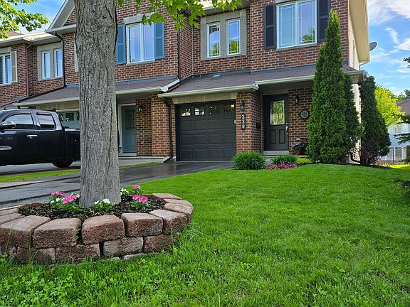 3rd image of 239 Hunterbrook St N