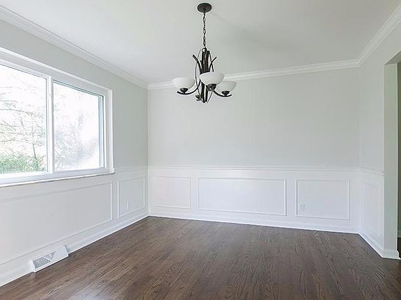 4th image of 9899 Delray Dr
