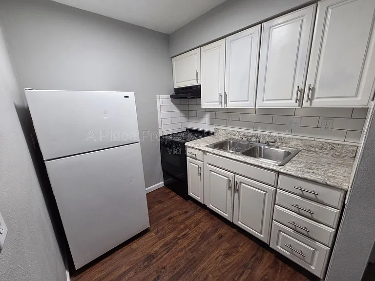 2727 Hampton Ave #307 — Photo 3