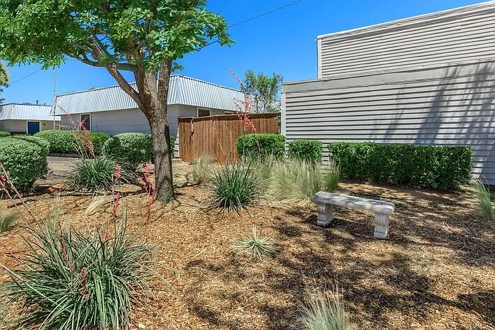 Oak Creek Apartments — Photo 4
