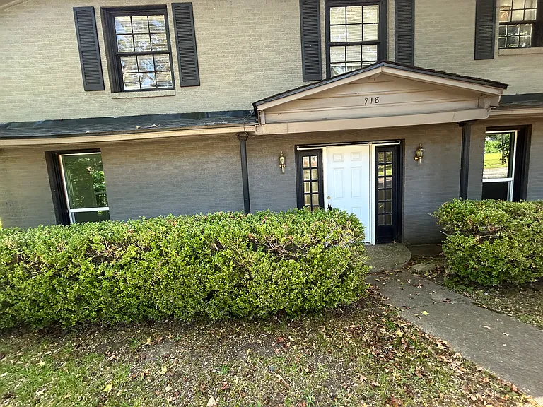 718 S Vine Ave #A — Photo 1