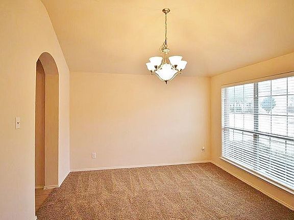 3rd image of 527 Azalea Dr