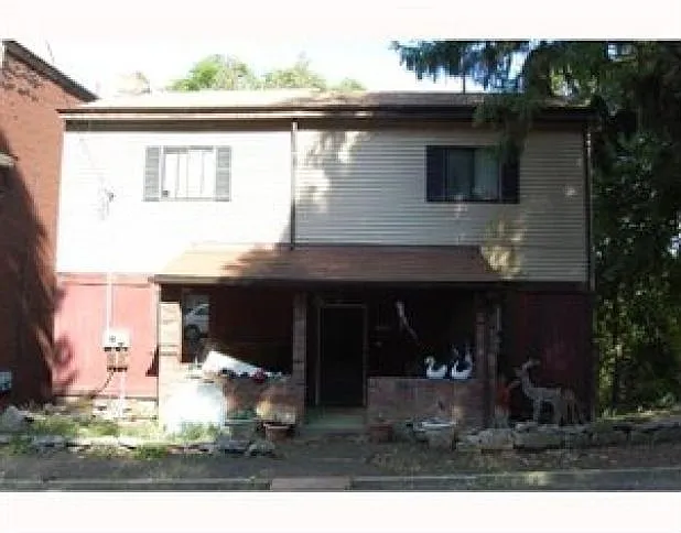 726 Stanton Ave photo 1