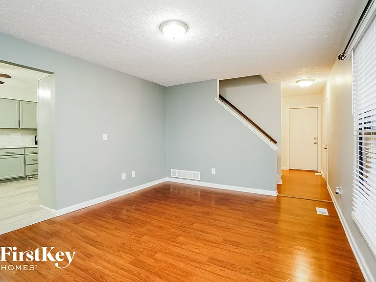659 Forestwood Dr — Photo 2