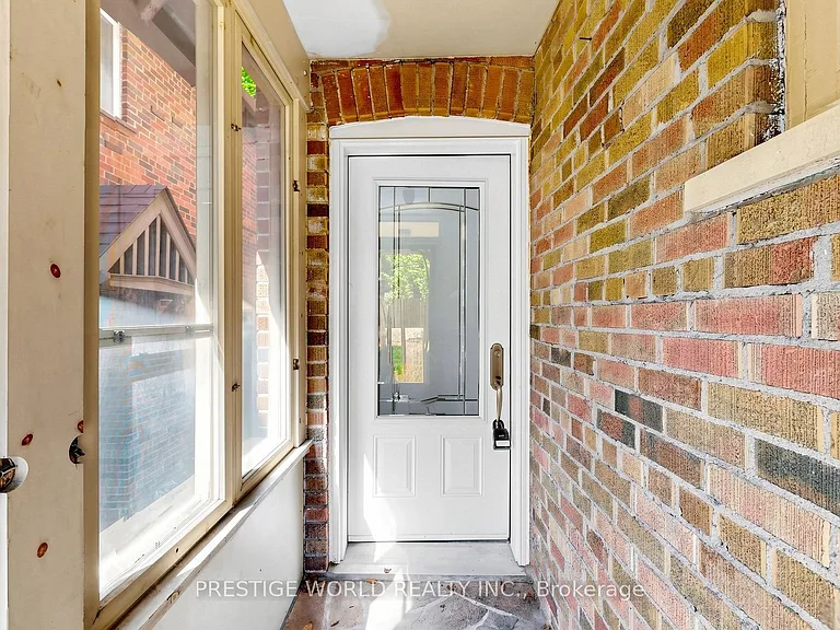 290 Jedburgh Rd — Photo 2