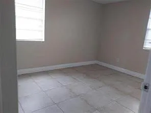 1227 SW 46th Ave #303 — Photo 3