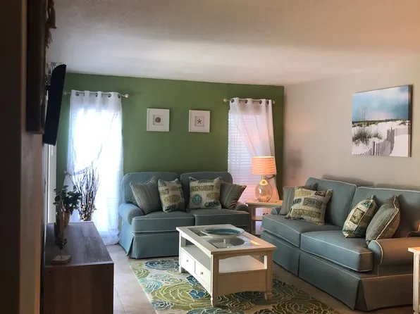 10010 Hamlin Blvd APT 207, Seminole, FL 33776