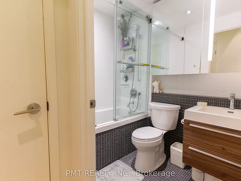 8 Dovercourt Rd #204 — Photo 15