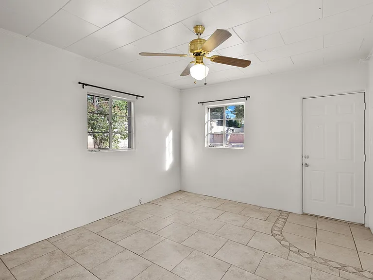 306 Carlisle Blvd SE #C — Photo 10