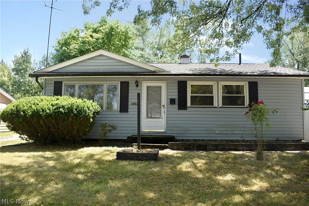 2329 Willow Dr SW photo 1