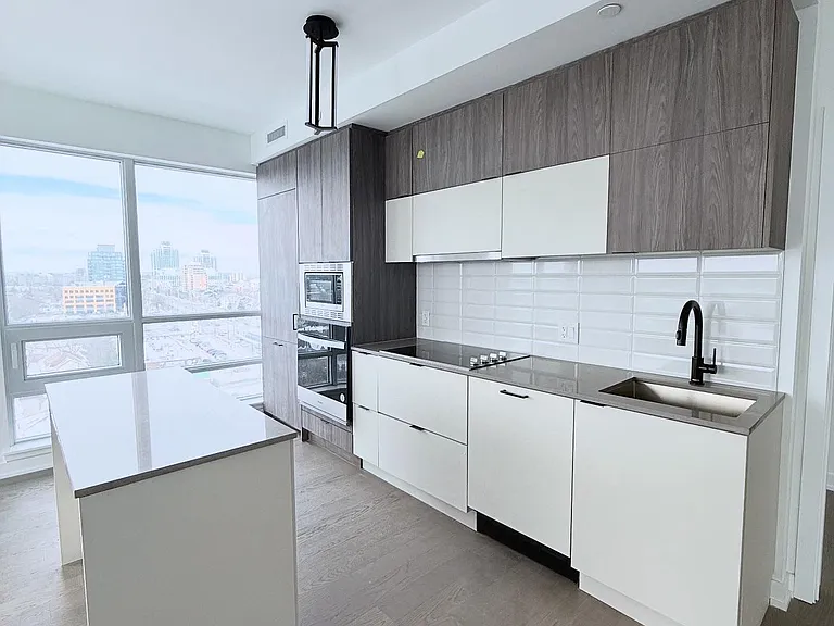 8888 Yonge St #902 — Photo 3