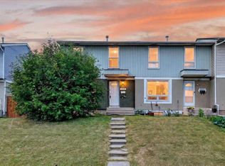 219 E Penworth Dr SE, Calgary, AB T2A 5E2