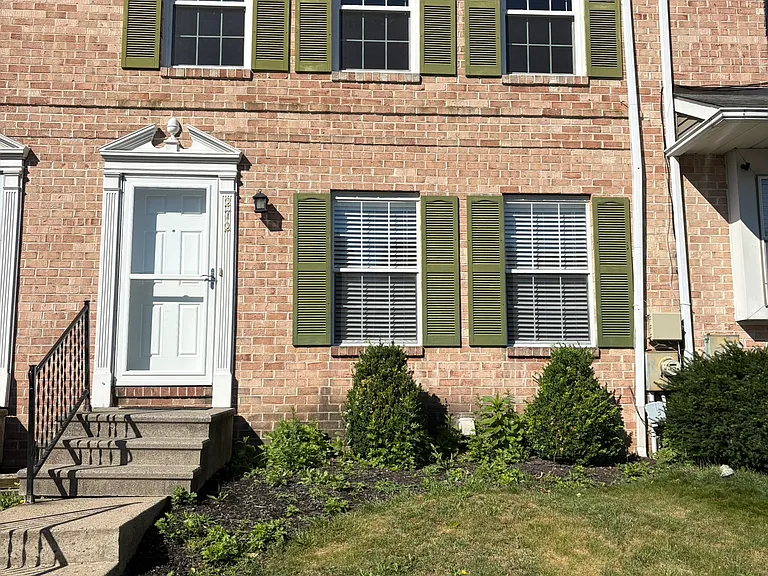 272 Lexington Rd — Photo 1