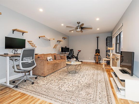 5th image of 35 Knightsbridge Road #2-B