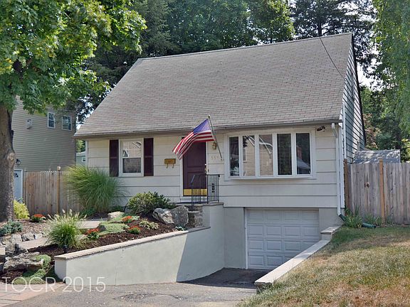 2nd image of 559 Roosevelt Ave