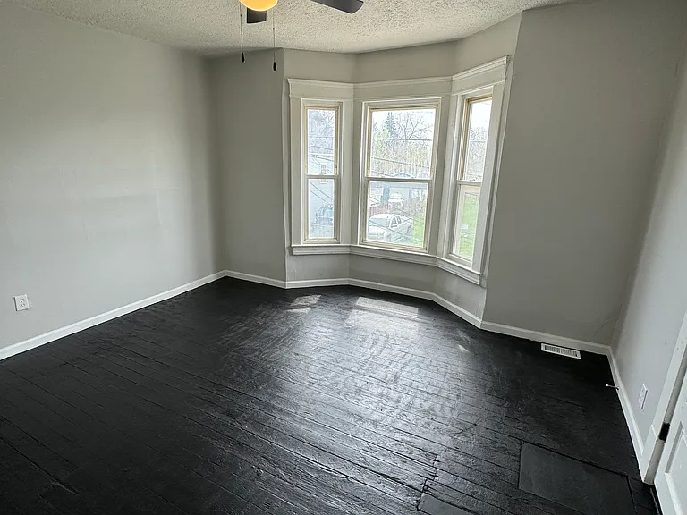 3860 E 72nd St #3 — Photo 13