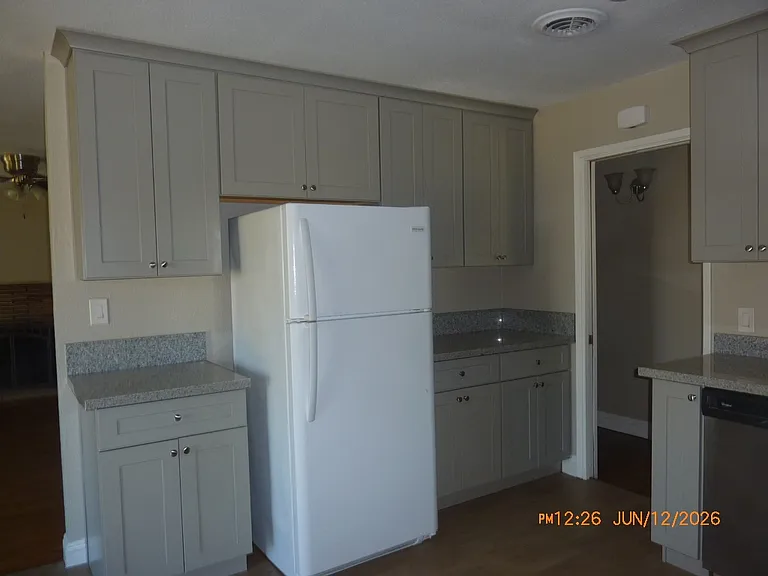 2637 Cordova Ln — Photo 4